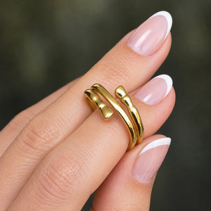 Cavallo - Spiral Horse Hoof Equestrian Ring in Gold - Urban-Equestrian Cavallo - Spiral Horse Hoof Equestrian Ring in Gold - Urban-Equestrian