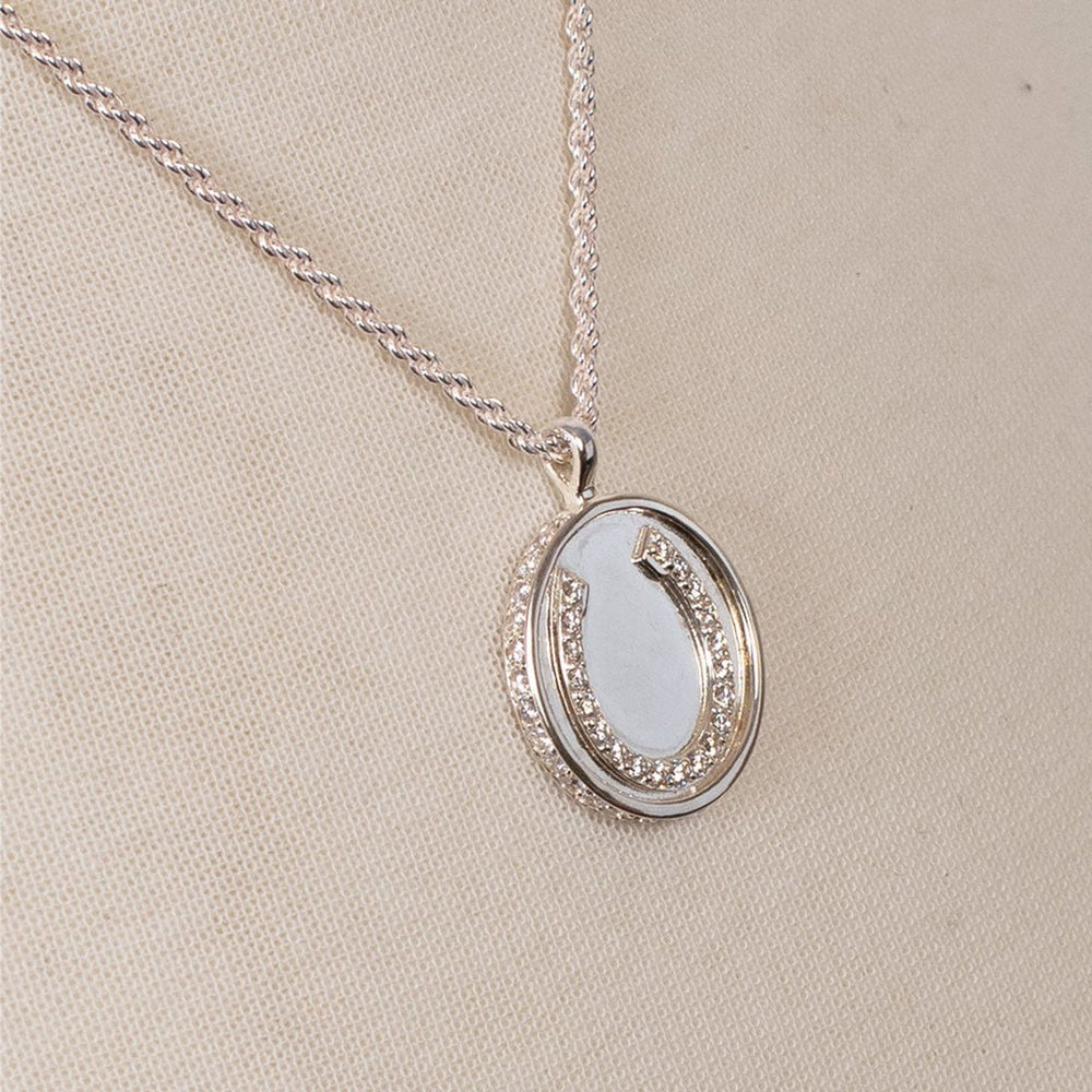 Chauncey Horseshoe Necklace in Silver – by URBAN-EQUESTRIAN