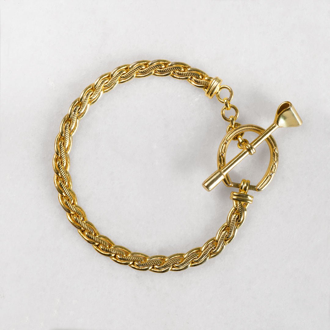 Luxe Horseshoe Clasp Bracelet in Gold - Main Image