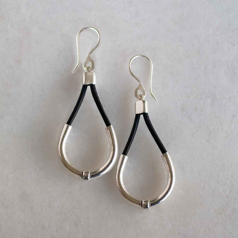 Calista Earrings - BlackLeather - www.urban-equestrian.com