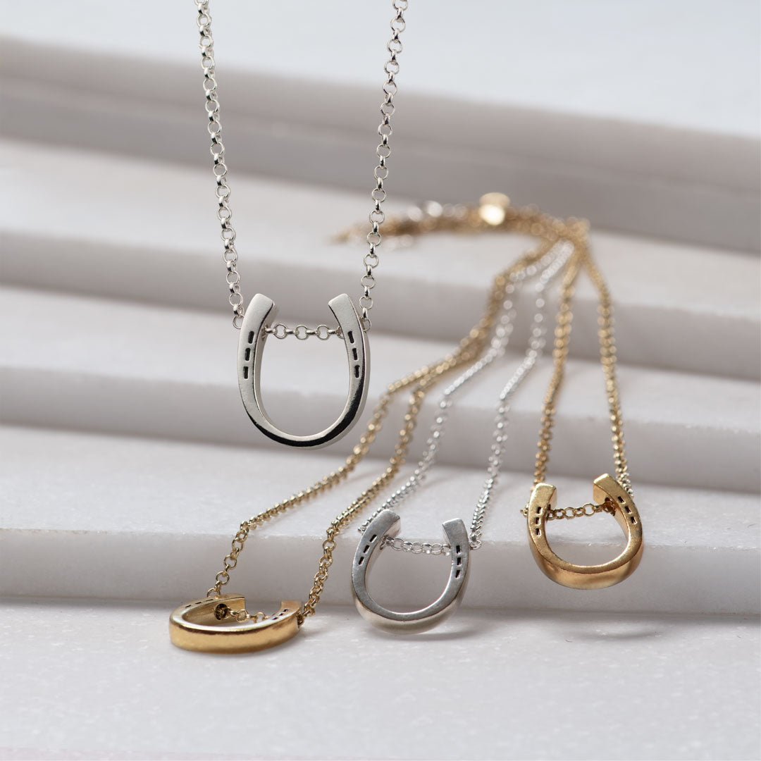 Classique Horseshoe & Chain Necklace for Modern Equestrian Jewelry