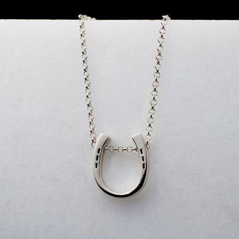 Classique Horseshoe & Chain Necklace Silver - www.urban-equestrian.com