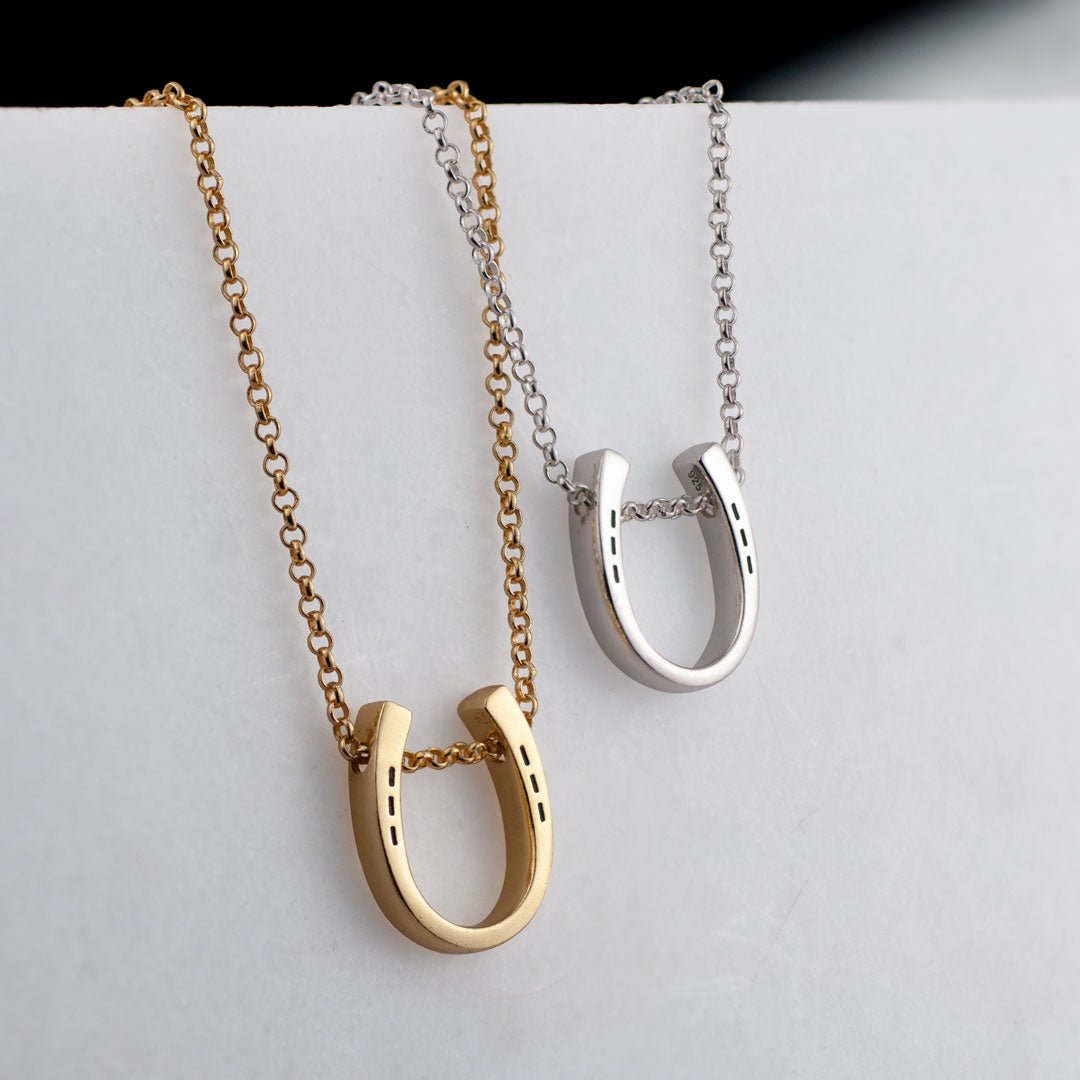 Classique Horseshoe & Chain Necklace for Modern Equestrian Jewelry