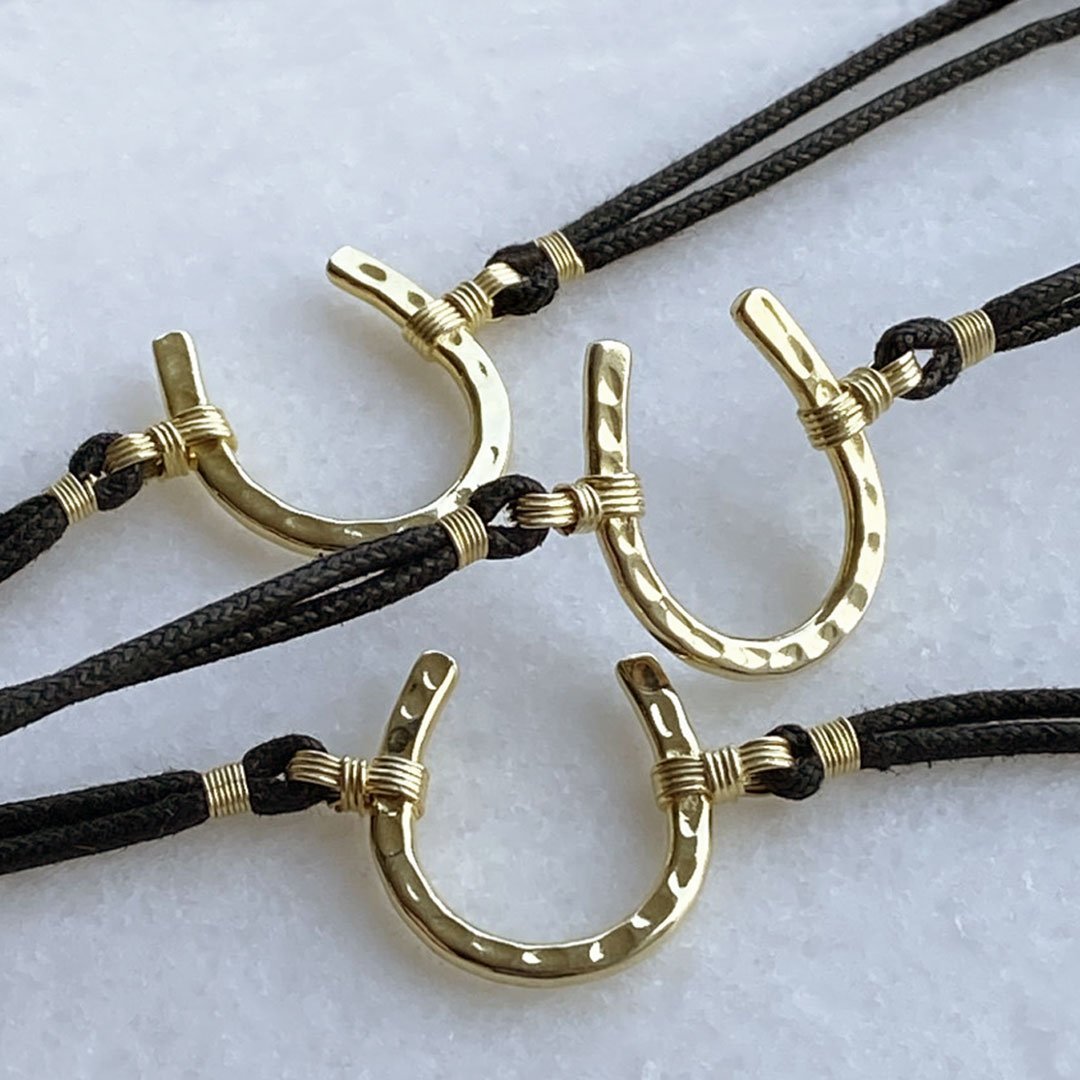 Devalyn long necklace in gold online