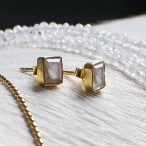 Keepsake Moonstone Earring - Silver - www.urban-equestrian.com