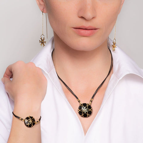 Medallion Threader Horseshoe Earrings - Gold - www.urban-equestrian.com