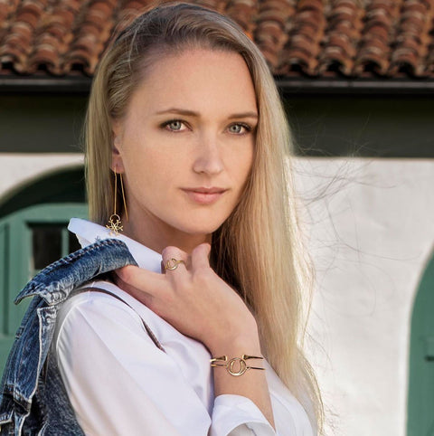 Medallion Threader Horseshoe Earrings - Gold - www.urban-equestrian.com